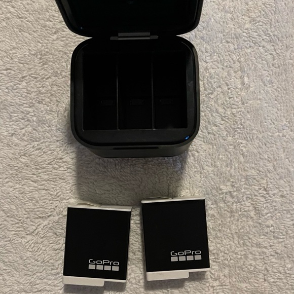 BRAND NEW NEVER USED-GOPRO HERO 11 SPECIAL BUNDLE PACKAGE WITH EXTRA ACC. - Picture 14 of 15